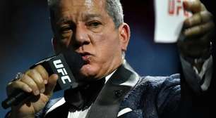 Dana White minimiza erro do lendário Bruce Buffer no UFC Seattle e brinca: 'Provavelmente se enforcou'