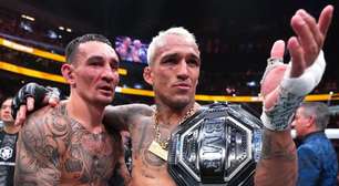 Astro dos leves decreta 'fim' de Max Holloway e sugere revanche com Conor McGregor; entenda