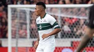 Meia do Coritiba comenta momento e aponta papel dos jogadores com a torcida