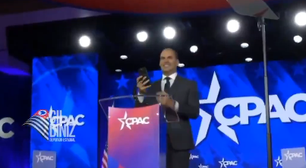 Moraes manda Bolsonaro explicar fala de Eduardo sobre fazer vídeo para o pai; acesso a celular é proibido