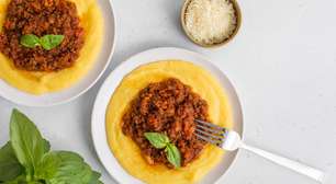 Receita rápida: polenta cremosa com carne moída em 50 minutos