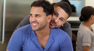 Carlinhos e Lucas chocam fãs com selinho em meio a rumores de volta