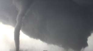 Cientista conta o que vivenciou e como sobreviveu quando se viu acidentalmente dentro de um tornado