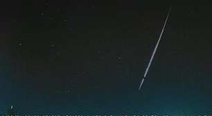 Vídeo flagra meteoro cruzando o céu durante a madrugada no RS