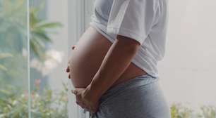 Mulher enfrenta impasse na Justiça para reconhecer paternidade de bebê após relação com gêmeos idênticos