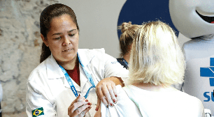 Rio aplica 240 mil doses da vacina contra a gripe no início da campanha