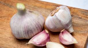 Nem no armário, nem na geladeira: este é o lugar certo para manter o alho em boas condições e evitar que ele apodreça ou germine