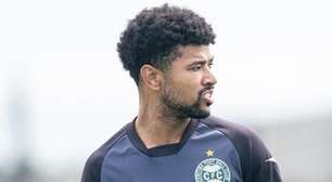 Lucas Ronier chega a 100 jogos pelo Coritiba: "Orgulho e gratidão"