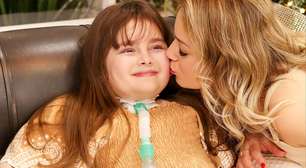 "Mãe, quando eu vou andar?"menina de 7 anos precisa de cadeira especial para conquistar autonomia