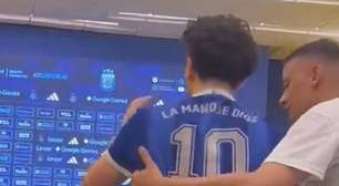 Vídeo! Torcedor invade coletiva de Scaloni após goleada da Argentina: "Com todo respeito"