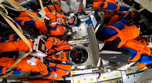 Astronautas embarcam em cápsula para 1ª missão à Lua em mais de 50 anos
