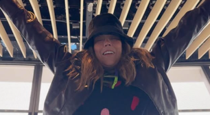 Simony anuncia cura do câncer e emociona ao falar sobre fé e superação