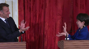 Macron e primeira-ministra do Japão fazem símbolo de 'Dragon Ball' durante encontro; veja