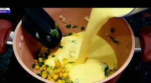 Caldo de milho quentinho e super cremoso: a melhor pedida para um jantar reconfortante