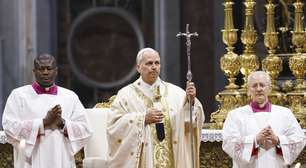 Mundo atravessa momento 'sombrio' e é 'devastado por potências', diz Papa