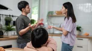 Pessoas que cresceram em uma família disfuncional tendem a ter essas oito crenças quando adultos, de acordo com a psicologia