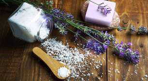 Corpo leve, mente tranquila: 3 banhos energéticos para curtir o feriado