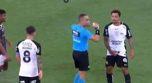 Allan faz gesto obsceno em Fluminense x Corinthians e leva vermelho