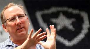 John Textor cumpre promessa, vence concorrência e acerta contratação de novo treinador do Botafogo