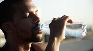 Beber água demais pode fazer mal à saúde: médico revela quais são os riscos