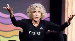 Jane Fonda, aos 88 anos, sobre assumir cabelos grisalhos: 'Chega de tempo perdido, dinheiro gasto e produtos químicos; não quero mais nada disso'