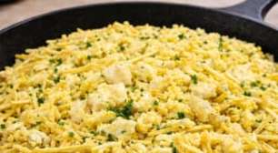 Receita de bacalhau à brás tradicional fácil e cremoso