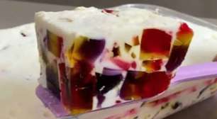 Gelatina colorida que é gostosa, rápida e fácil de fazer, trazendo alegria e cor para a mesa