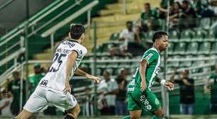 Chapecoense sofre goleada e se afunda na tabela do Brasileirão