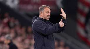 Flick condena racismo e elogia postura de Lamine Yamal antes do clássico