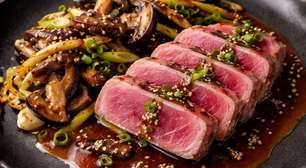 Chef Alexandre Saber ensina como preparar um Atum Selado com Teriyaki e Shitake para Páscoa