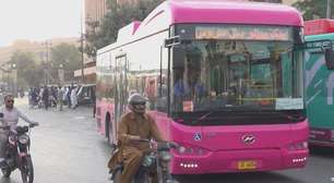 Paquistão anuncia tarifa zero no transporte público para conter alta de combustíveis