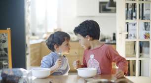 Pessoas que cresceram sendo comparadas com os irmãos costumam apresentar esses 6 comportamentos sem perceber, segundo a psicologia