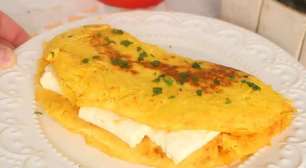 Cachapa venezuelana original, uma delícia de milho que é super fácil de preparar e fica incrível