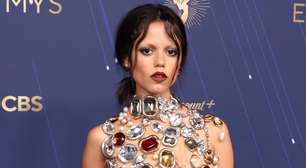 Jenna Ortega na mira do cancelamento: estrela de 'Wandinha' é massacrada por suposto envolvimento com cantor acusado de neonazismo. Entenda!