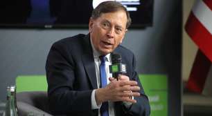 Ex-chefe da CIA visita Ucrânia sob intensos ataques russos e elogia 'expertise' do Exército do país