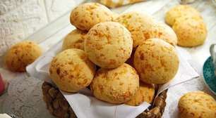 Pão de queijo mineiro legítimo, que fica com aquela casquinha crocante e o meio bem macio