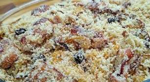 Farofa crocante de cebola com bacon, para acompanhar seus assados e deixar o seu almoço especial