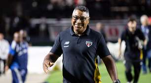 Roger Machado evita falar sobre Arboleda e exalta elenco após goleada: 'É uma vitória dos atletas'