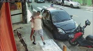 Pai abraça filha que escapou de atropelamento que matou duas crianças em SP; veja vídeo