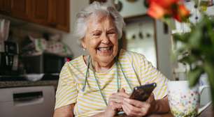 Vício em telas: por que os idosos estão passando mais tempo online que os jovens?