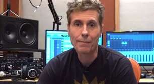 Vocalista do Capital Inicial se emociona e lamenta morte: 'Me arrastando'