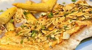 Salmão grelhado rápido com molho de hortelã leve