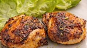 Sobrecoxa na airfryer com iogurte: crocante por fora e suculenta por dentro