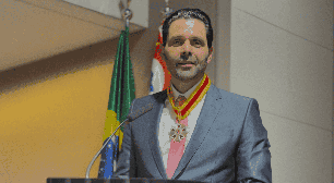 Empresário do setor automotivo é condecorado