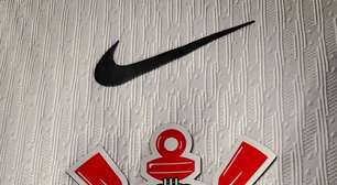 Jogadores do Corinthians são cobrados por torcedores na porta do CT: 'Se perder domingo, acabou vida social'