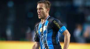 Arthur admite retorno precoce de lesão e frisa complexidade de renovação com o Grêmio