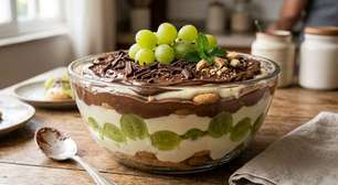 Sobremesa dos deuses! Pavê de uva com chocolate cremoso que derrete na boca