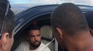 Torcedores protestam contra jogadores do Corinthians na saída do CT