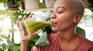 Quer emagrecer? 8 sucos detox que ajudam a desinchar e secar a barriga