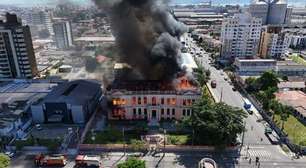 As chamas que iluminam o descaso com a educação no Paraná